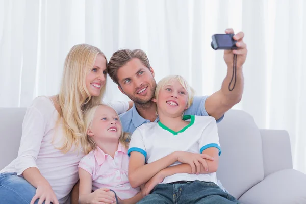 Family taking pictures of themselves — Stock Photo, Image