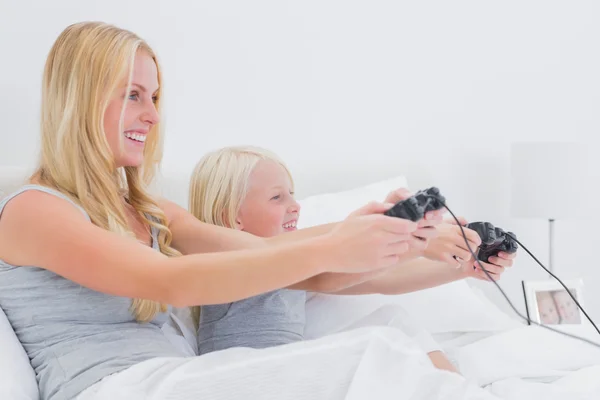 Mother and daughter having fun playing video games — Stock Photo, Image