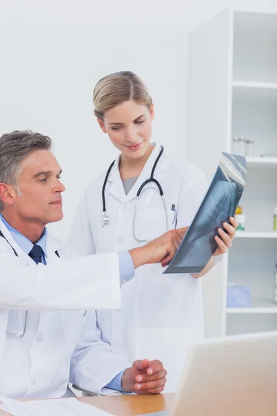 Doctor pointing a radiography — Stock Photo, Image