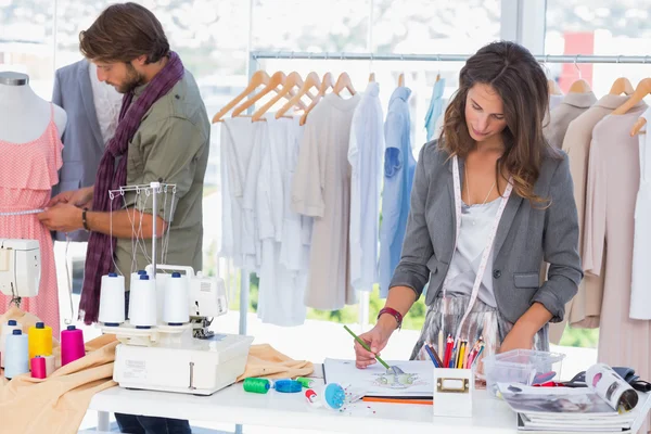 Diseñadores de moda trabajando — Foto de Stock