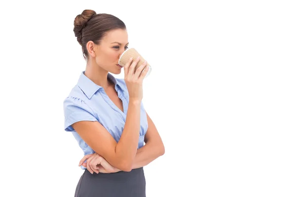 Zakenvrouw drinken koffie — Stockfoto