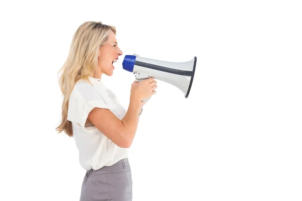 Vista lateral de uma mulher de negócios com megafone — Fotografia de Stock