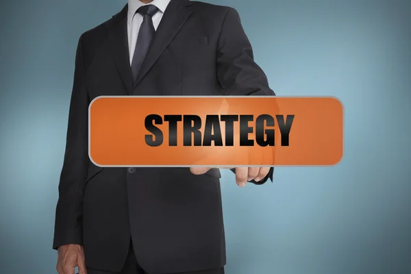 Biznesmen dotykając słowo strategia — Zdjęcie stockowe