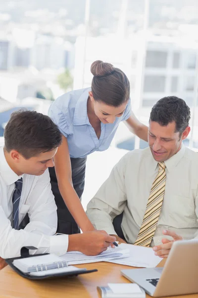 Smiling business working together on a document — Stock Photo, Image