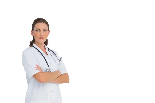 Strenge Krankenschwester mit verschränkten Armen — Stockfoto