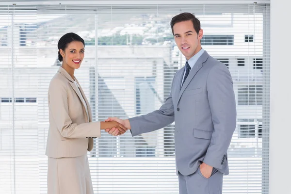 Socios de negocios Shaking Hands —  Fotos de Stock