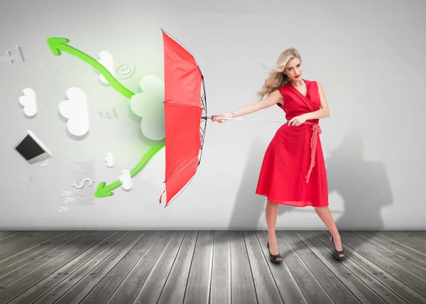 Mulher vestindo vestido vermelho e guarda-chuva segurando — Fotografia de Stock