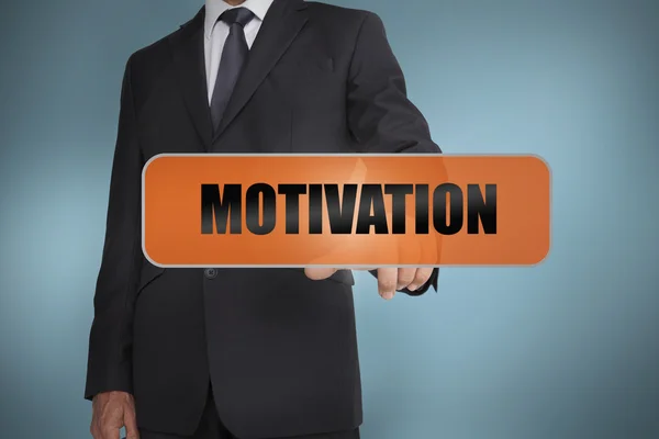 Geschäftsmann berührt das Wort Motivation — Stockfoto