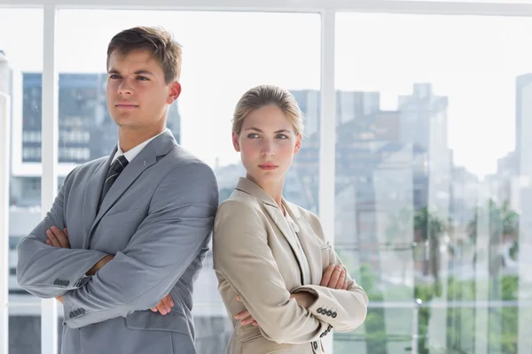 Serios colegas de negocios de pie juntos — Foto de Stock