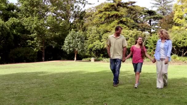 Family taking a walk in a park — Stock Video