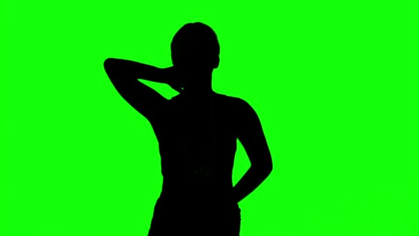 Silhueta de mulher com a mão no pescoço na tela verde — Vídeo de Stock