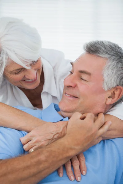 White haired woman hugging husband — Stock Photo, Image