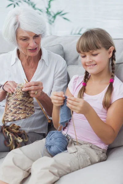 Little girl and her granddaughter knitting together — Stock Photo, Image