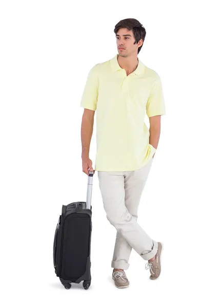 Продуманий чоловік стоїть зі своєю валізою — стокове фото