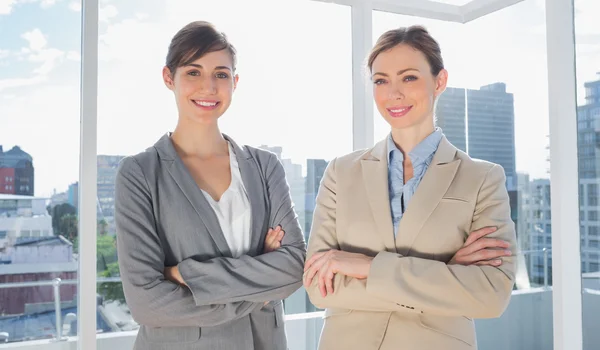 Zelfverzekerde zakenvrouwen — Stockfoto