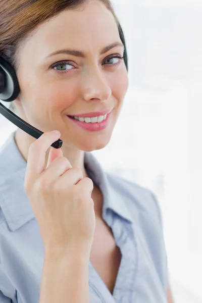 Call centre agent wearing headset smiling at camera — Stock Photo, Image