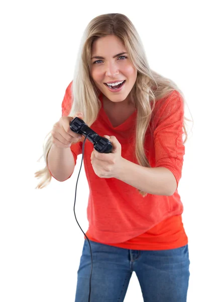 Mulher alegre segurando joystick de jogos de vídeo — Fotografia de Stock