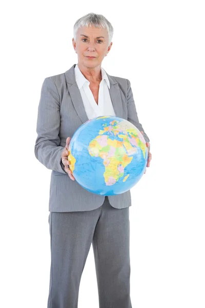 Serious businesswoman holding globo — Foto de Stock