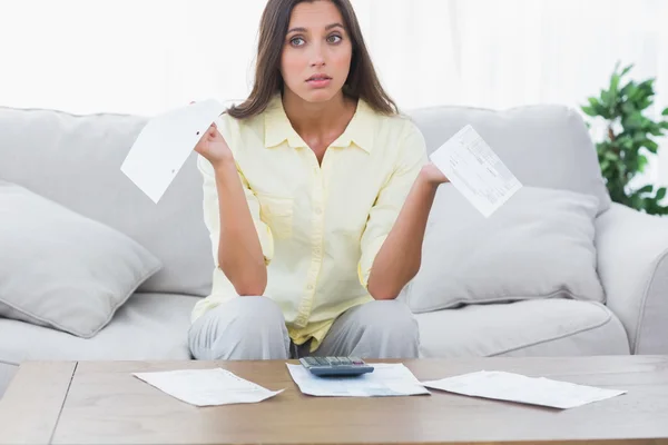 Uneasy woman doing her accounts — Stock Photo, Image