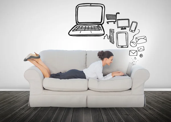 Businesswoman lying on a sofa — Stock Photo, Image