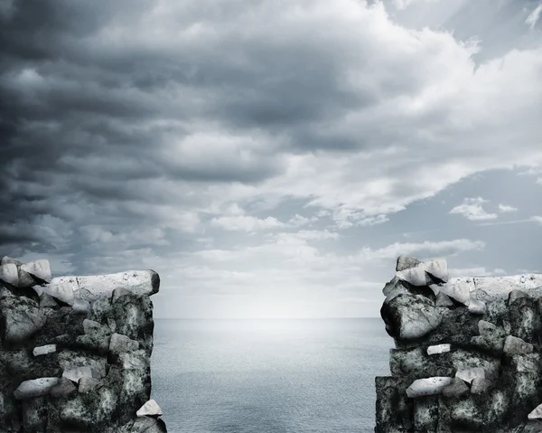 Cliffs leading out to the sea — Stock Photo, Image