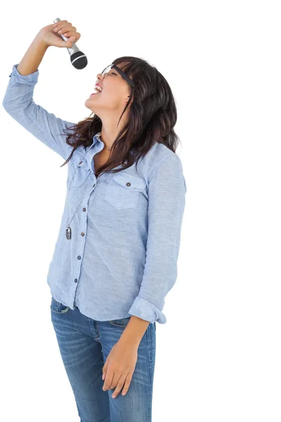 Brunette with her microphone singing — Stock Photo, Image