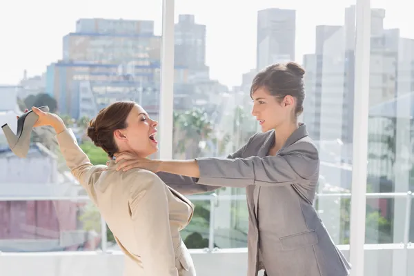 Businesswomen having a massive fight — Stock Photo, Image