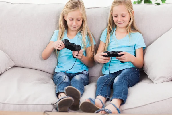 Cute twins playing video games together — Stock Photo, Image