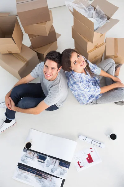 Overview of a couple sitting back to back — Stock Photo, Image