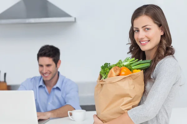 Woman holding groceries bag — Stock Photo, Image