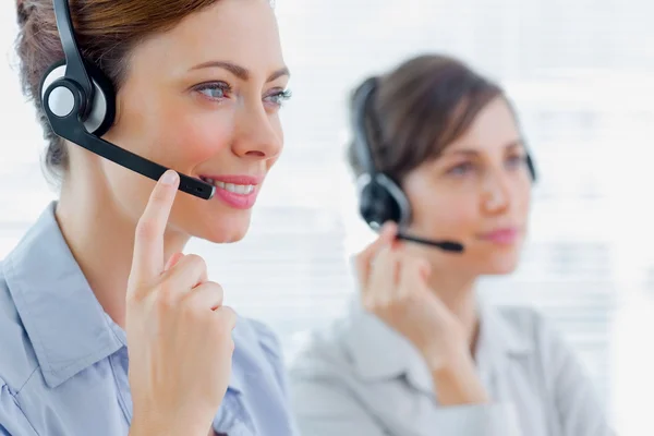 Agentes de call center no trabalho — Fotografia de Stock