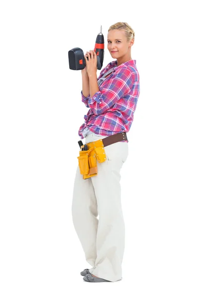 Lachende vrouw staande bedrijf een boor — Stockfoto