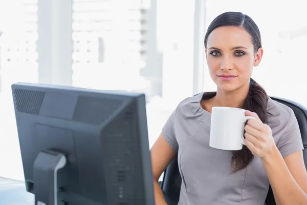 Attractive businesswoman holding mug — Stock Photo, Image