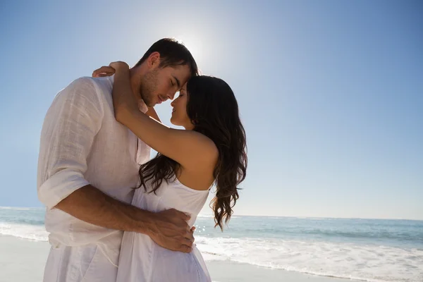 Romantic couple embracing — Stock Photo, Image