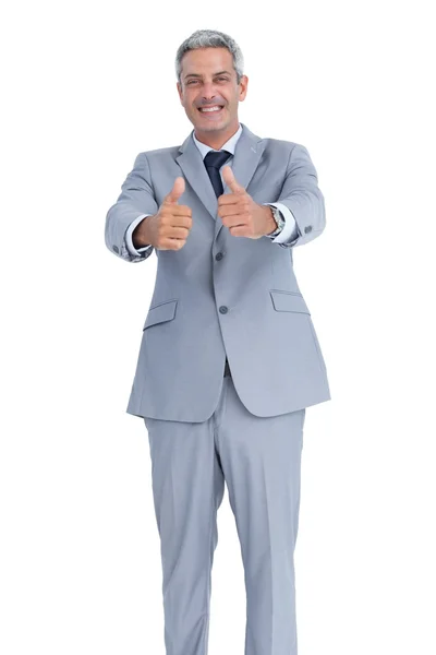 Empresário feliz mostrando polegares para cima — Fotografia de Stock