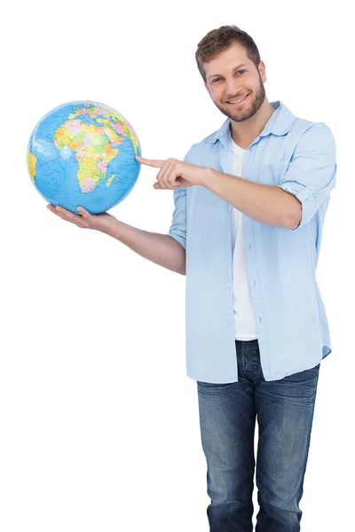 Charmante model houden een globe — Stockfoto