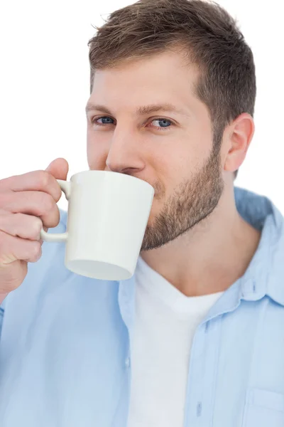 Casual jeune modèle boire un café — Photo