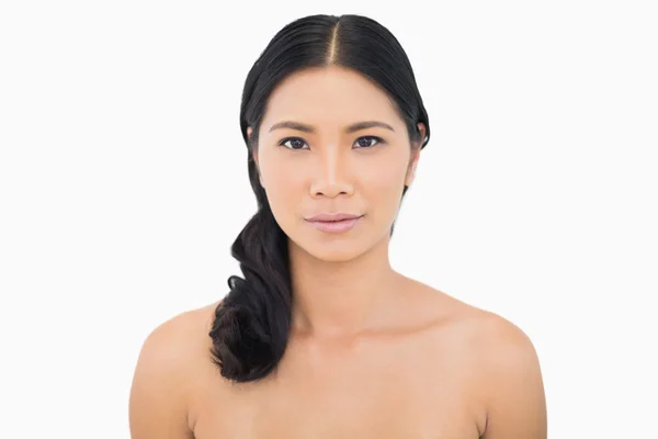 官能的な暗い髪モデルのポーズ — ストック写真