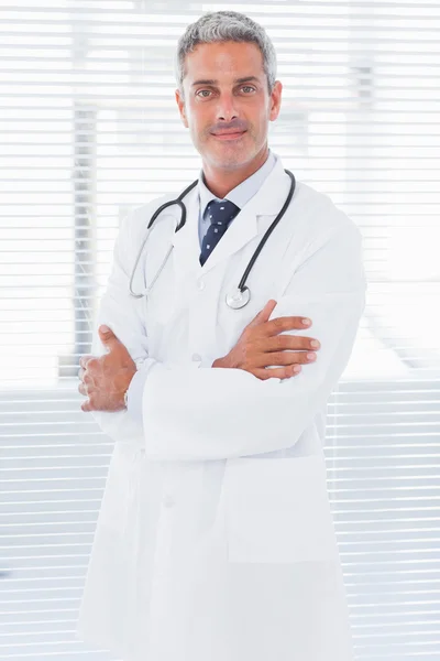 Happy doctor crossing his arms — Stock Photo, Image