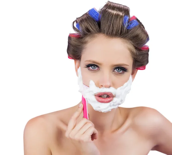 Delightful model in hair curlers posing with razor — Stock Photo, Image