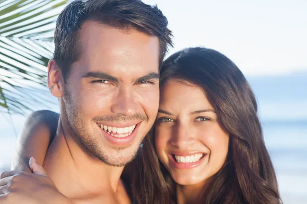 Casal amoroso alegre ter férias — Fotografia de Stock