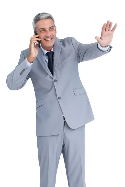 Affärsman svarande telefon och vinkar — Stockfoto