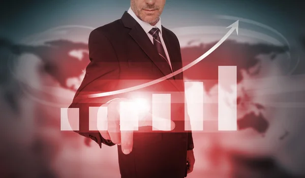 Hombre de negocios seleccionando gráfico de barras rojo e interfaz de flecha —  Fotos de Stock
