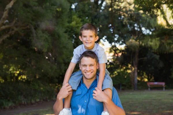 Otec s jeho mladého syna — Stock fotografie