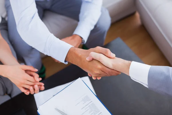 Salesman shaking hands with client — Stock Photo, Image