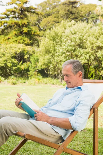 Happy mature man reading book — Stock Photo, Image