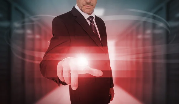 Affärsman röra futuristiska rött ljus pekskärm — Stockfoto