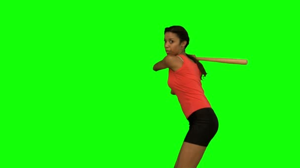 Mujer bonita jugando béisbol en pantalla verde — Vídeos de Stock