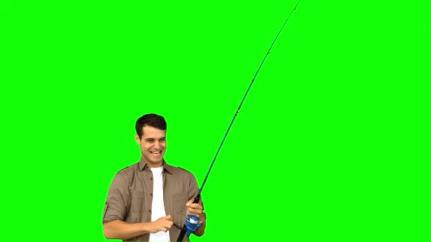 Людина риболовля на зеленому екрані — стокове відео