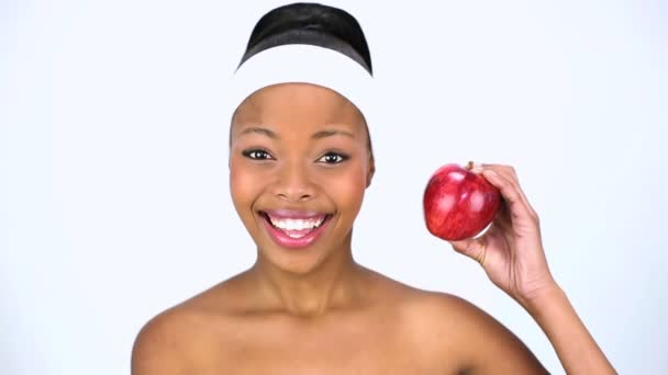 Attractive woman holding red apple — Stock Video